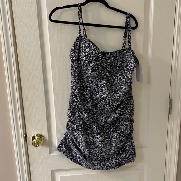 Ruffle swim dress - Picture 3 of 9